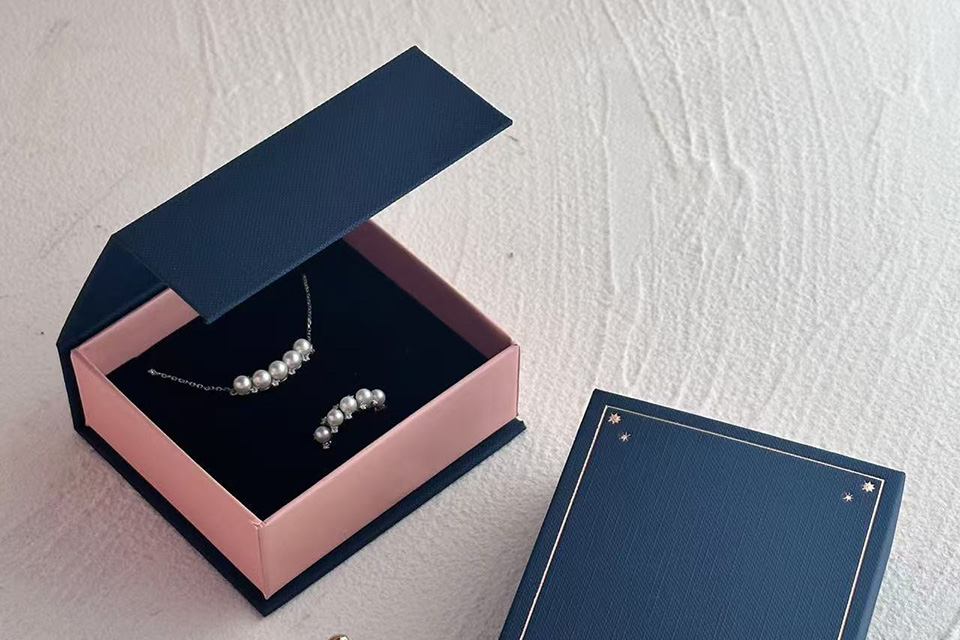 Build Emotional Bonds with Magnetic Closure Boxes Packaging 1 Magnetic Closure Boxes Packaging